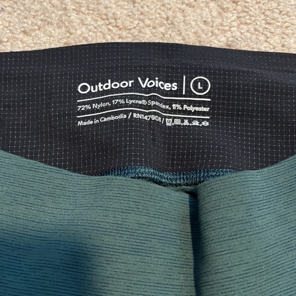 Outdoor Voices Women’s Green Capris, Sz Large - Picture 2 of 4